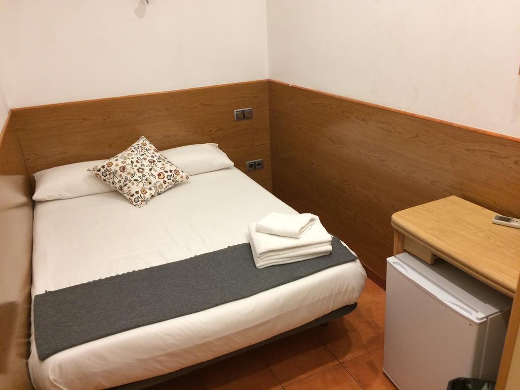 Estudios Pelayo Guest House Барселона Экстерьер фото